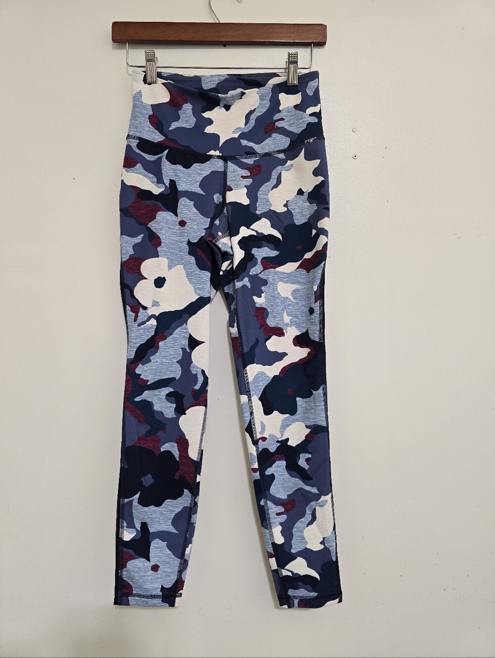 OLD NAVY size Small Active Go-Dry Camo Athletic Leggings Yoga Pant Blue Multi